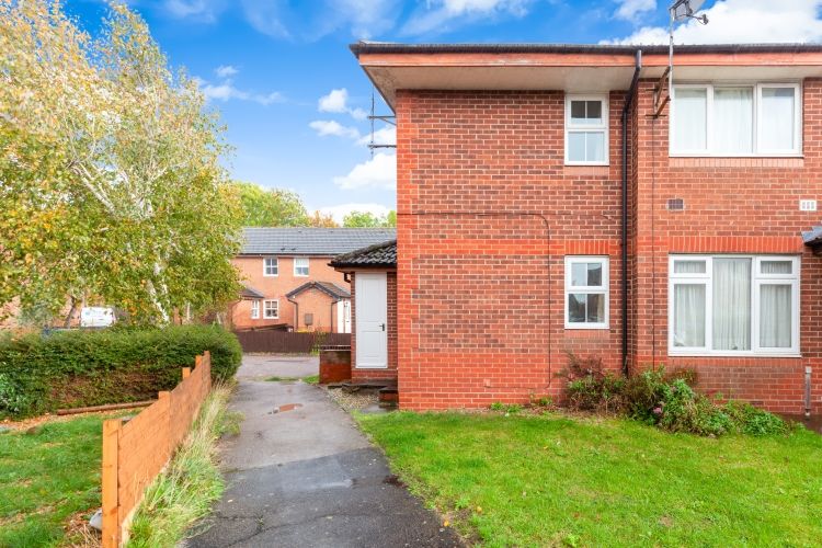 Property photo 1 of 7 208032