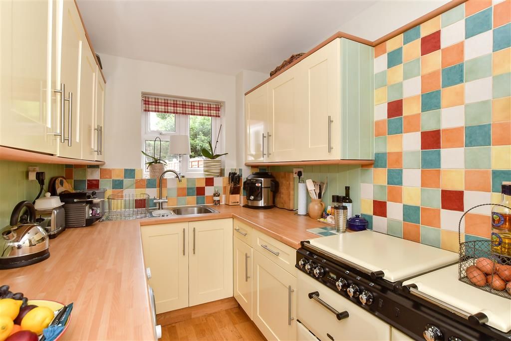Property photo 3 of 14 Kitchen
