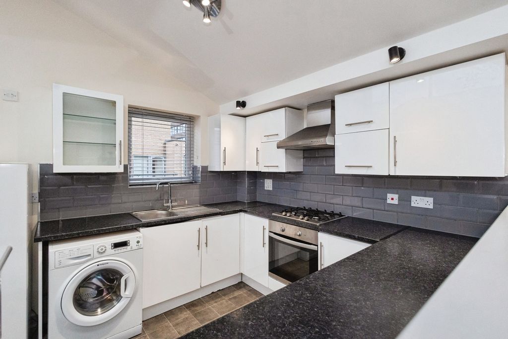 Property photo 3 of 17 Photo