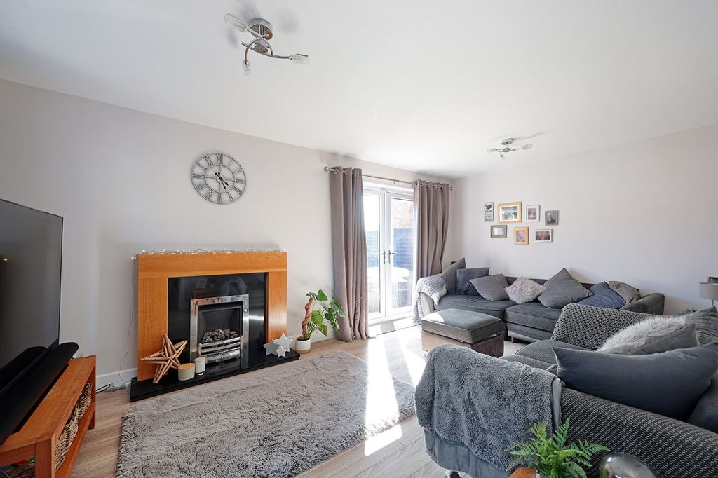 Property photo 3 of 21 4435844