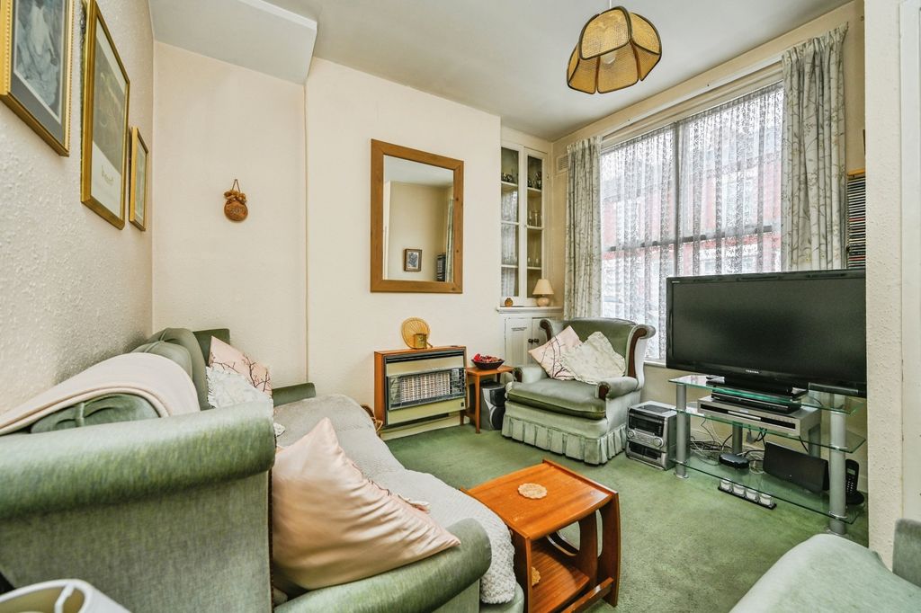 Property photo 3 of 12 Pbox-Img.Jpg