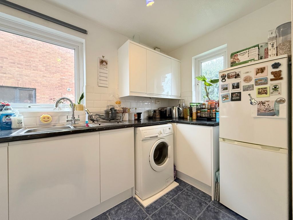Property photo 3 of 8 Kitchen