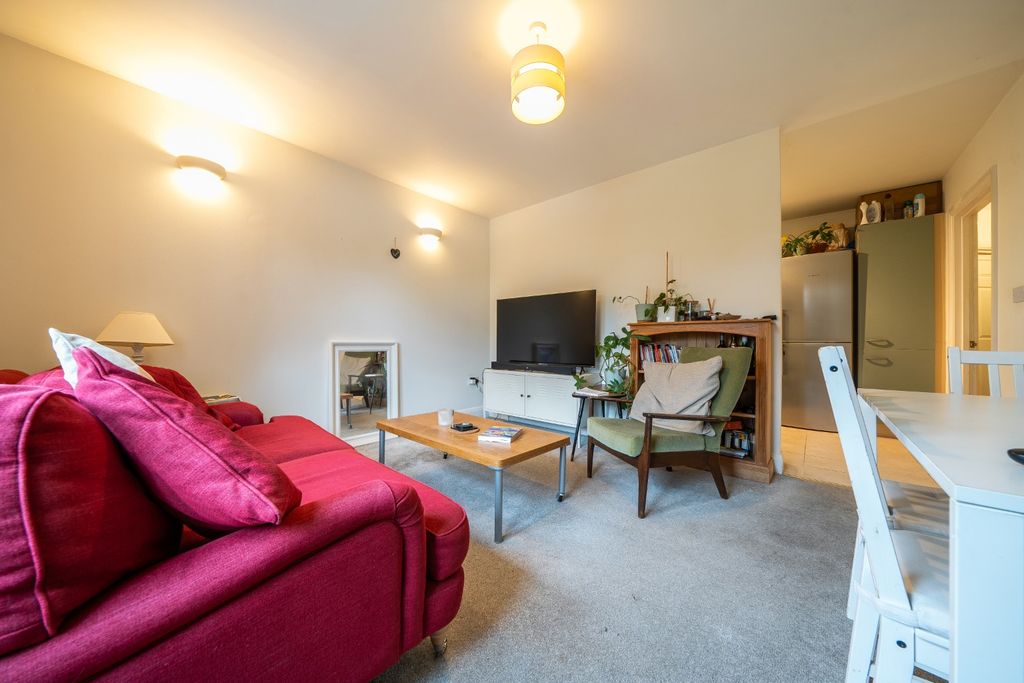 Property photo 3 of 10 4309543