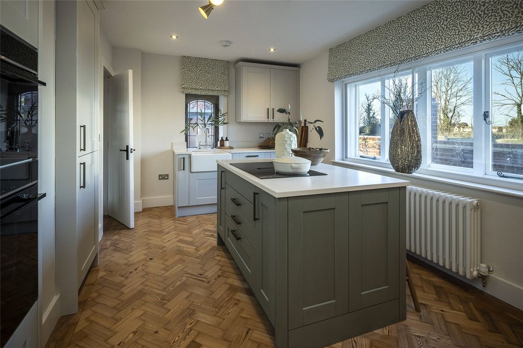 Property photo 3 of 13 Kitchen