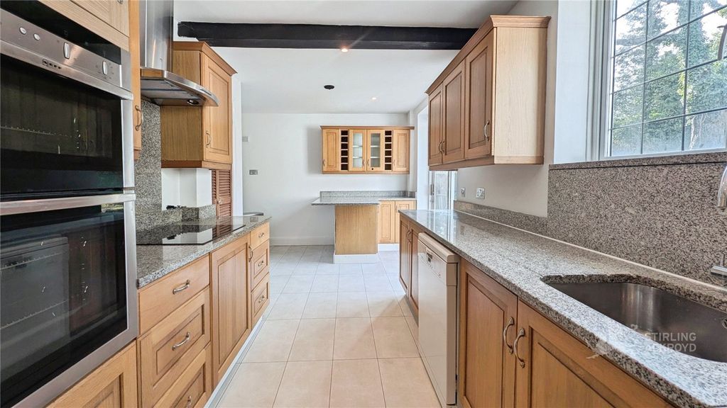 Property photo 3 of 33 Kitchen