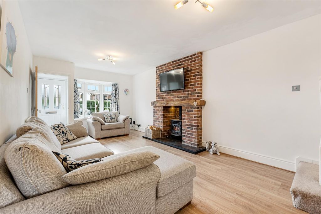 Property photo 2 of 18 Lounge