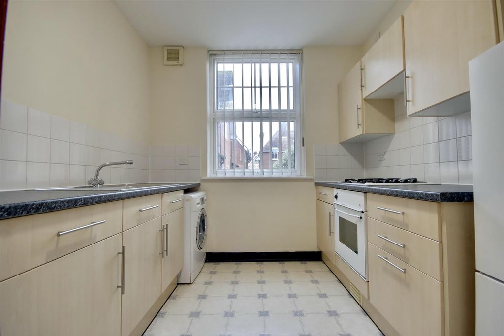 Property photo 3 of 9 6A533De2-0A2B-4D24-9E7C-EE6C55Be0424_1_201_A.Jpeg