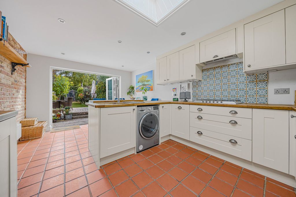 Property photo 2 of 25 Picture No. 10