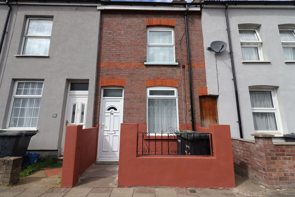 Property photo 1 of 16 Beech Road, Luton, Lu1 1Dp