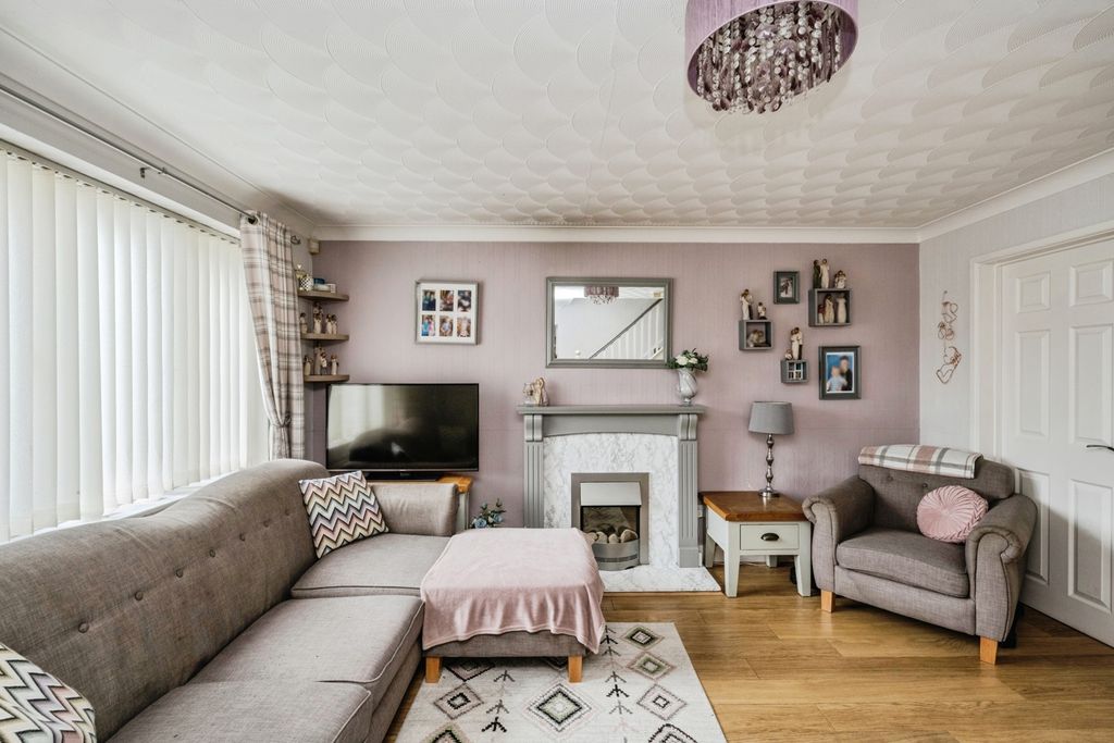 Property photo 3 of 16 Pbox-Img.Jpg