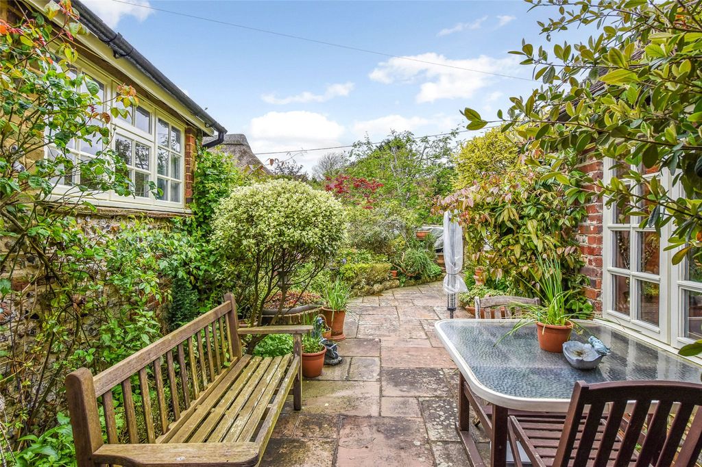 Property photo 3 of 22 Gardens