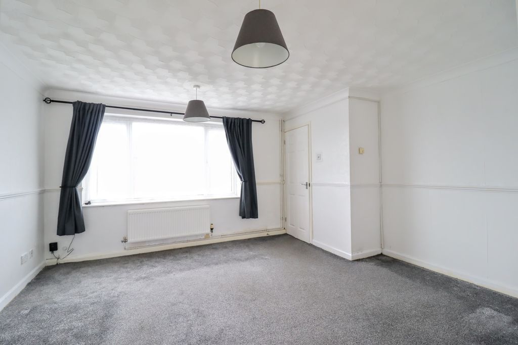 Property photo 3 of 10 Lounge