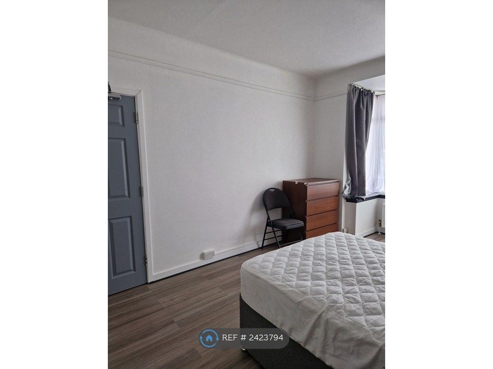 Property photo 3 of 17 Room 1 Pic 3 Ground Floor