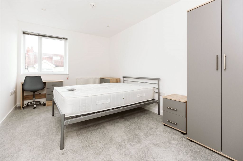 Property photo 3 of 9 Bedroom