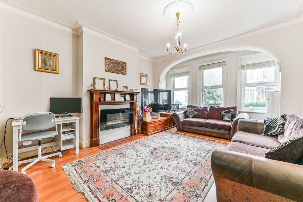 Property photo 2 of 13