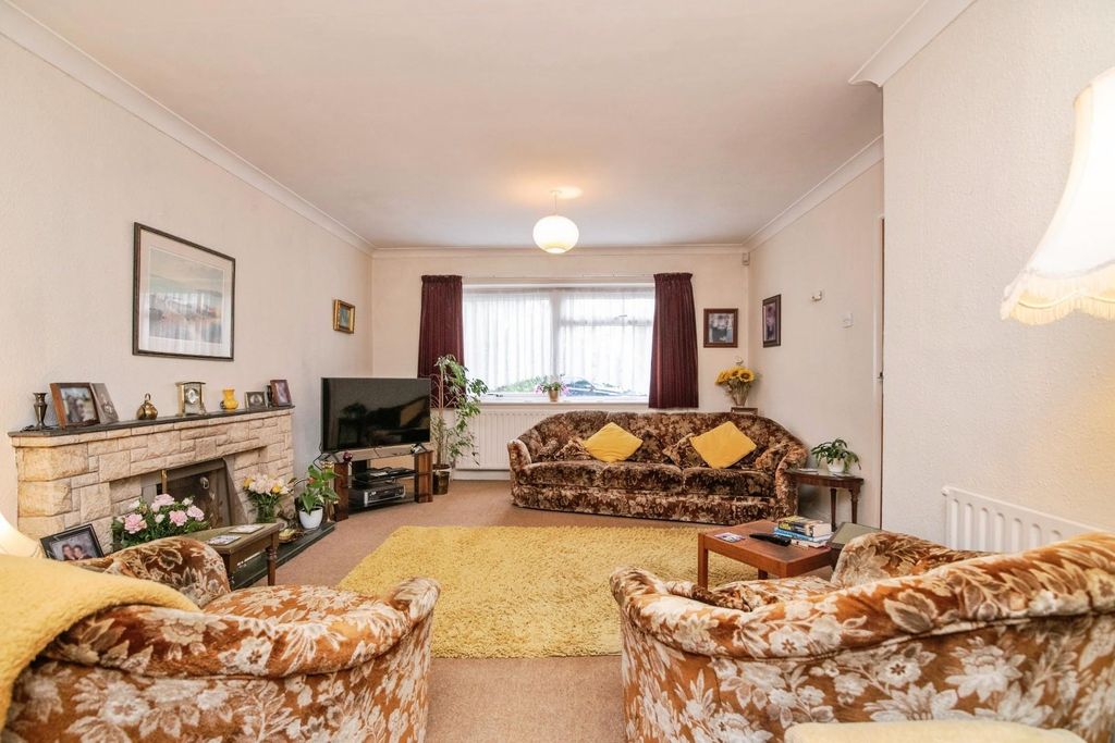 Property photo 3 of 26 Warwick-28.Jpg