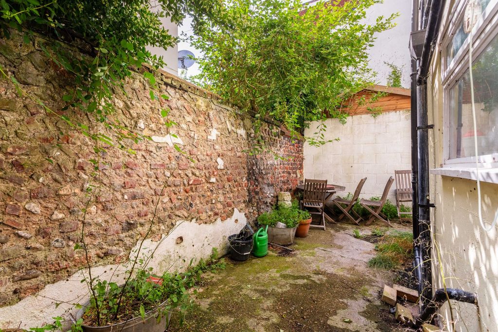 Property photo 3 of 8