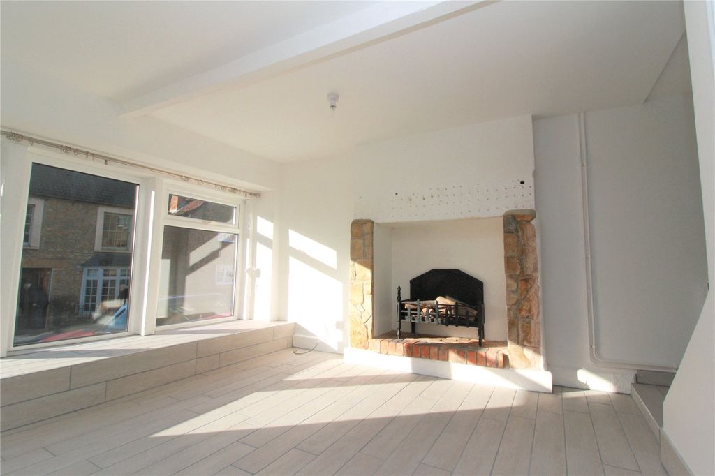 Property photo 2 of 7 Living Room