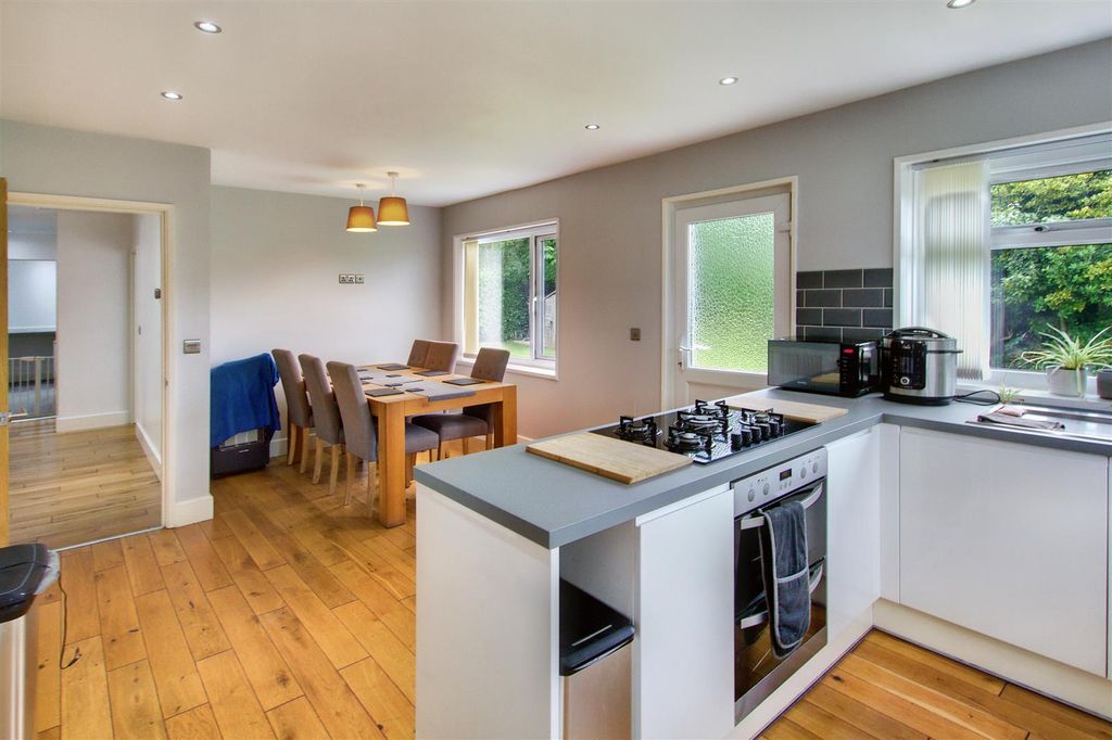 Property photo 2 of 33 Kitchen/Diner