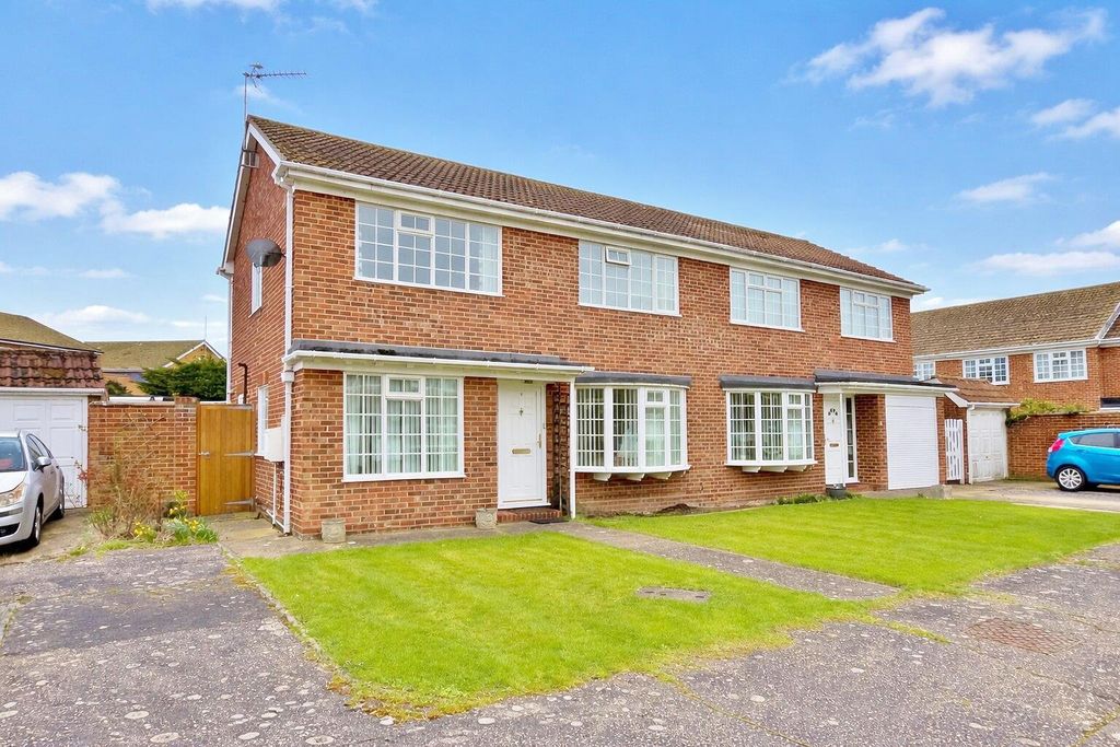 Property photo 1 of 26 Outside - Front