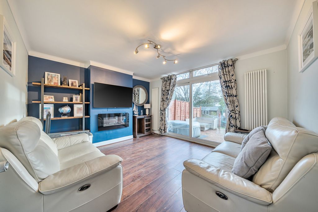 Property photo 2 of 25 1397780-19-697cd1...