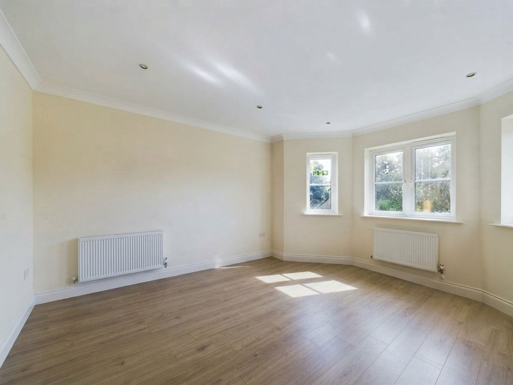 Property photo 2 of 8 Picture No. 11