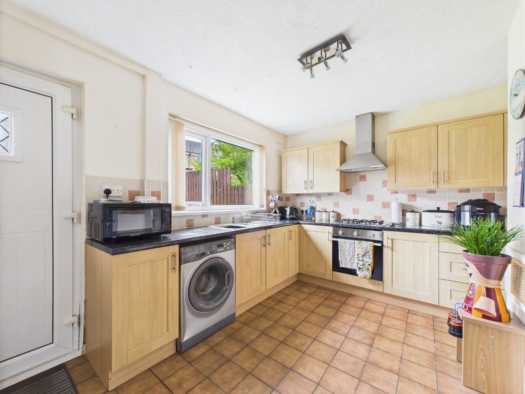 Property photo 3 of 9 Kitchen