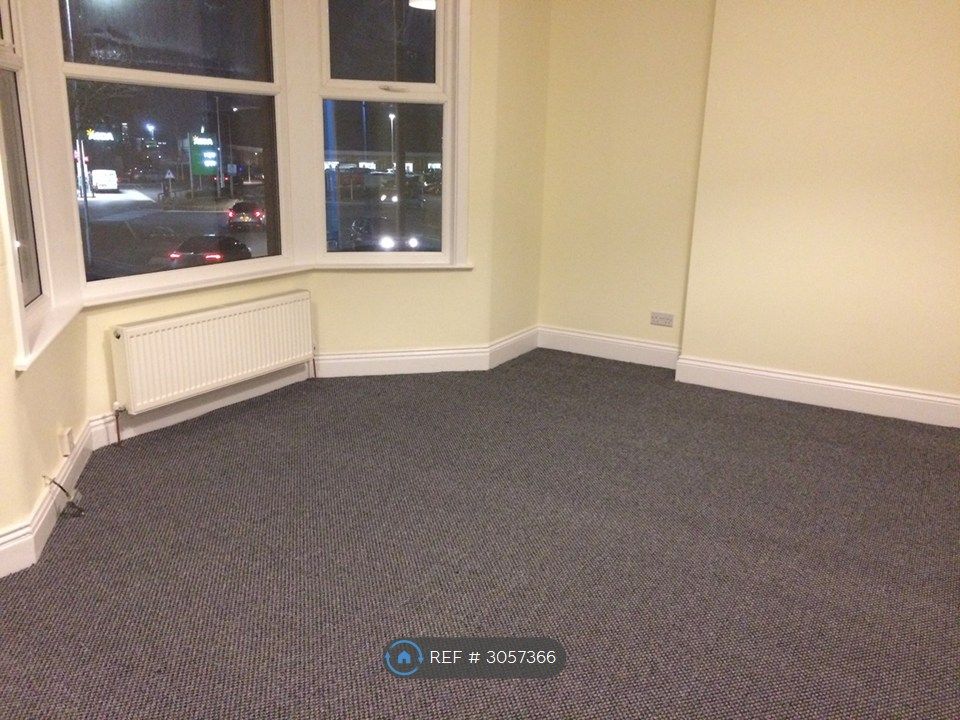 Property photo 3 of 13 Lounge