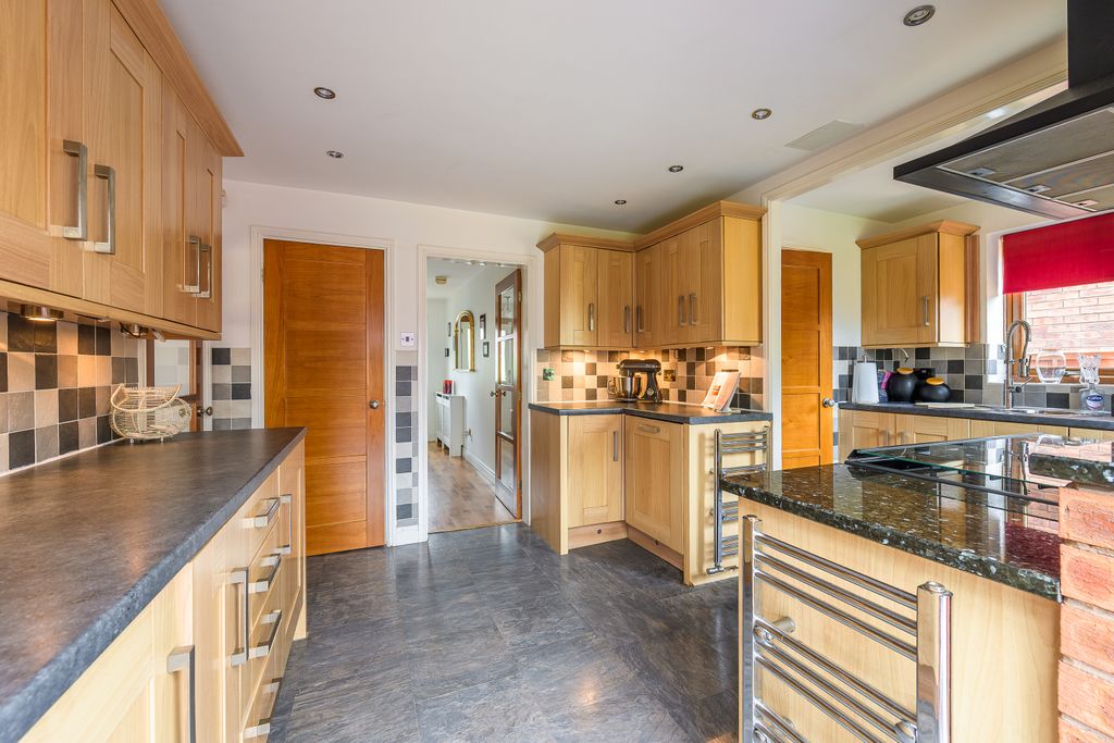 Property photo 3 of 30 Kitchen