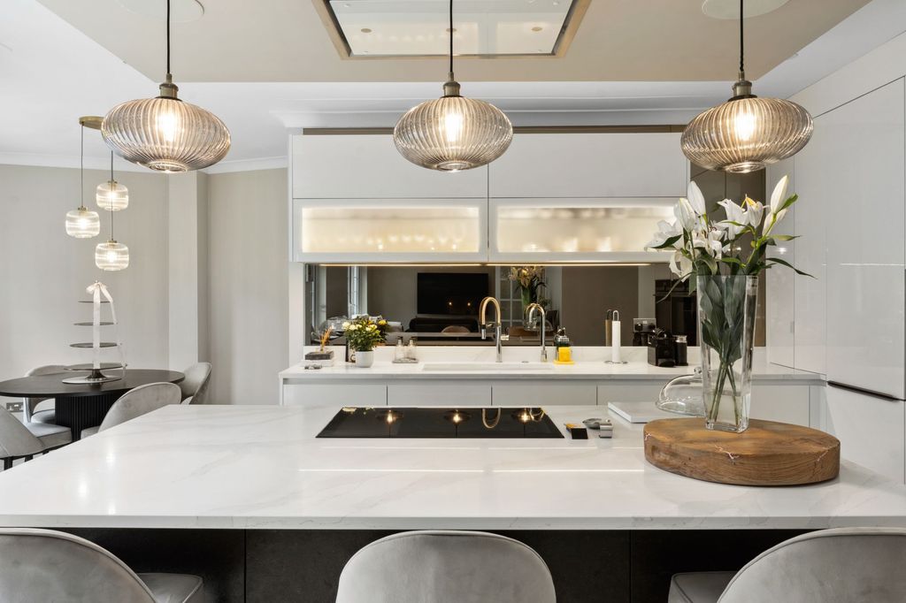 Property photo 2 of 30