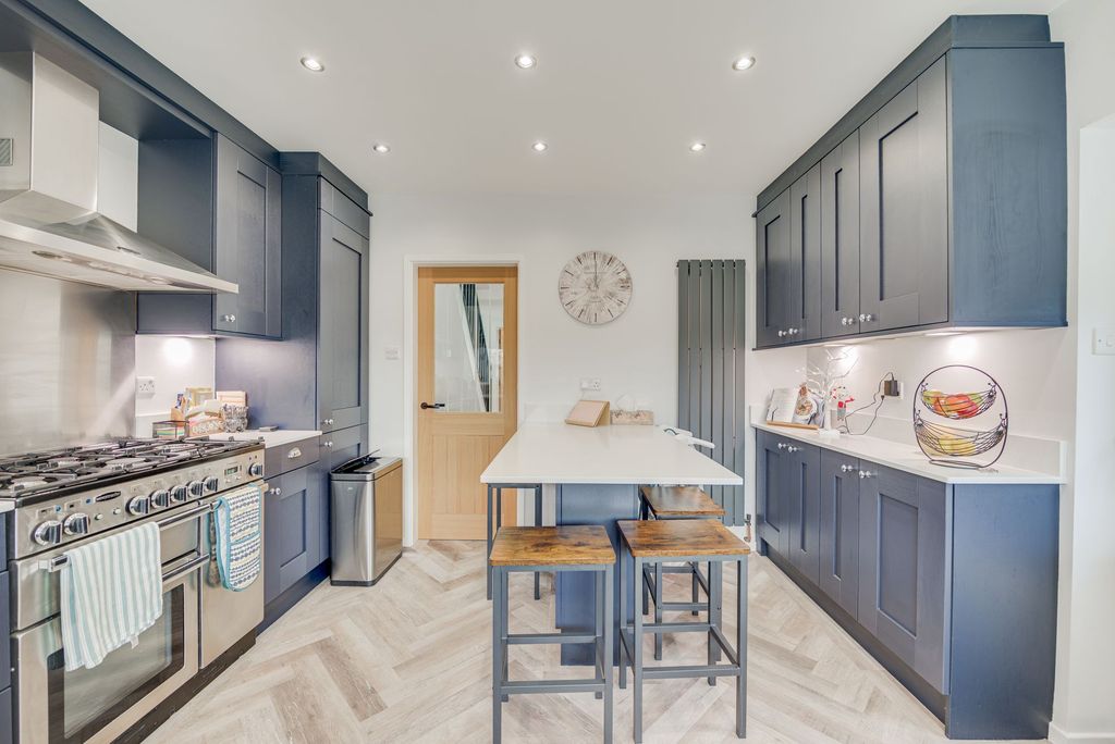 Property photo 2 of 50