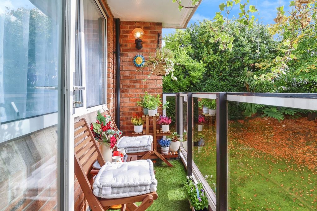 Property photo 3 of 17 Photo