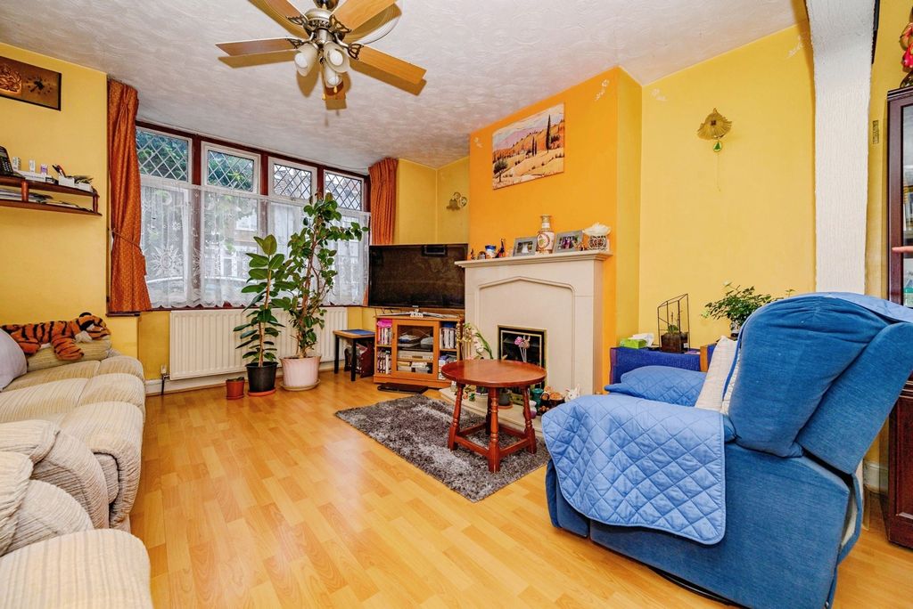 Property photo 2 of 17 Photo