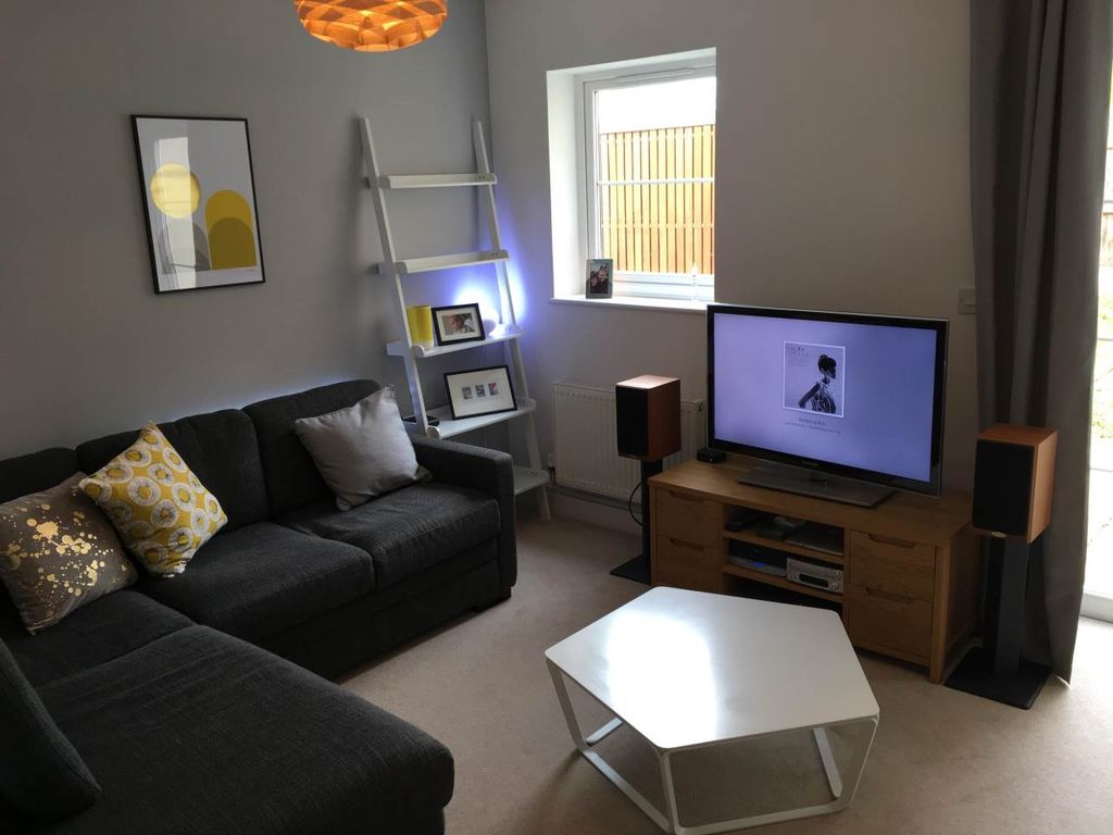 Property photo 3 of 12 Lounge