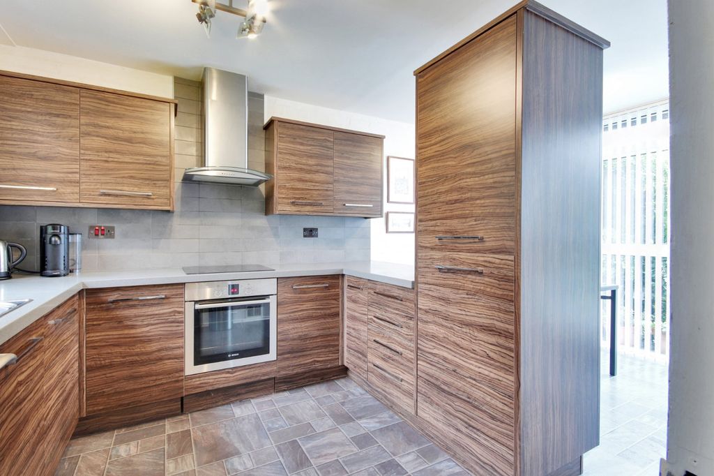 Property photo 3 of 16 Kitchen