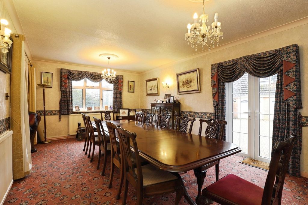 Property photo 3 of 35