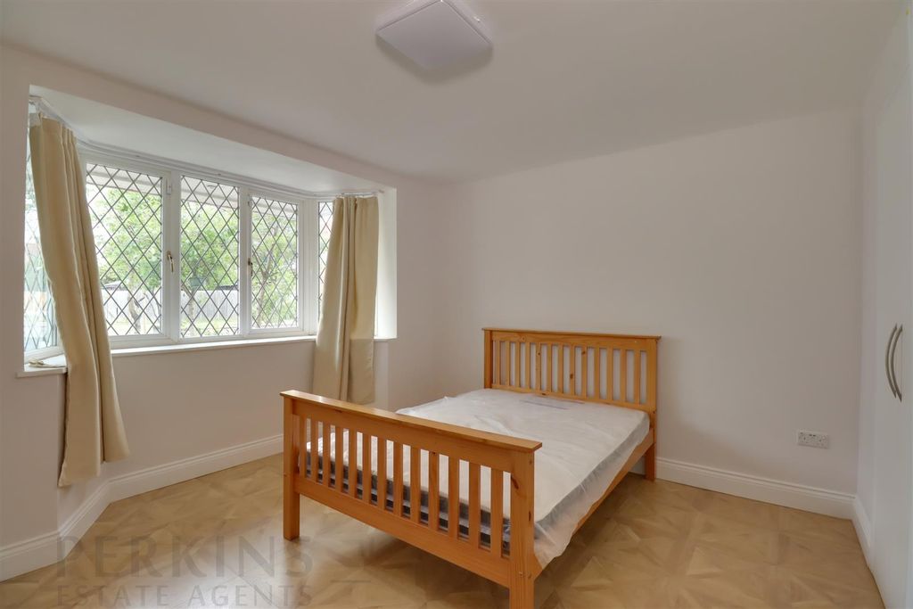 Property photo 2 of 5 Bedroom 1 Angle.Jpg