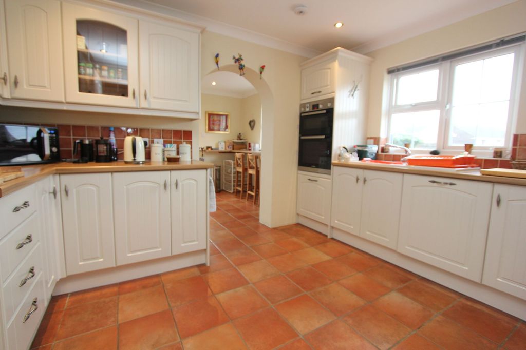 Property photo 3 of 27