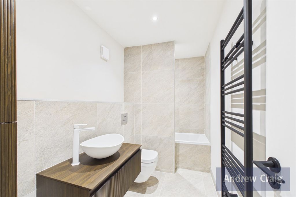 Property photo 3 of 16 Bathroom