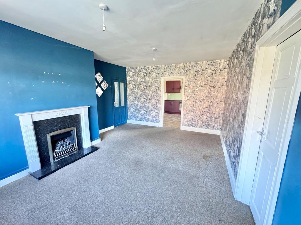 Property photo 2 of 14 Lounge