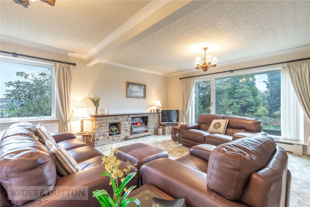 Property photo 2 of 36 Living Room