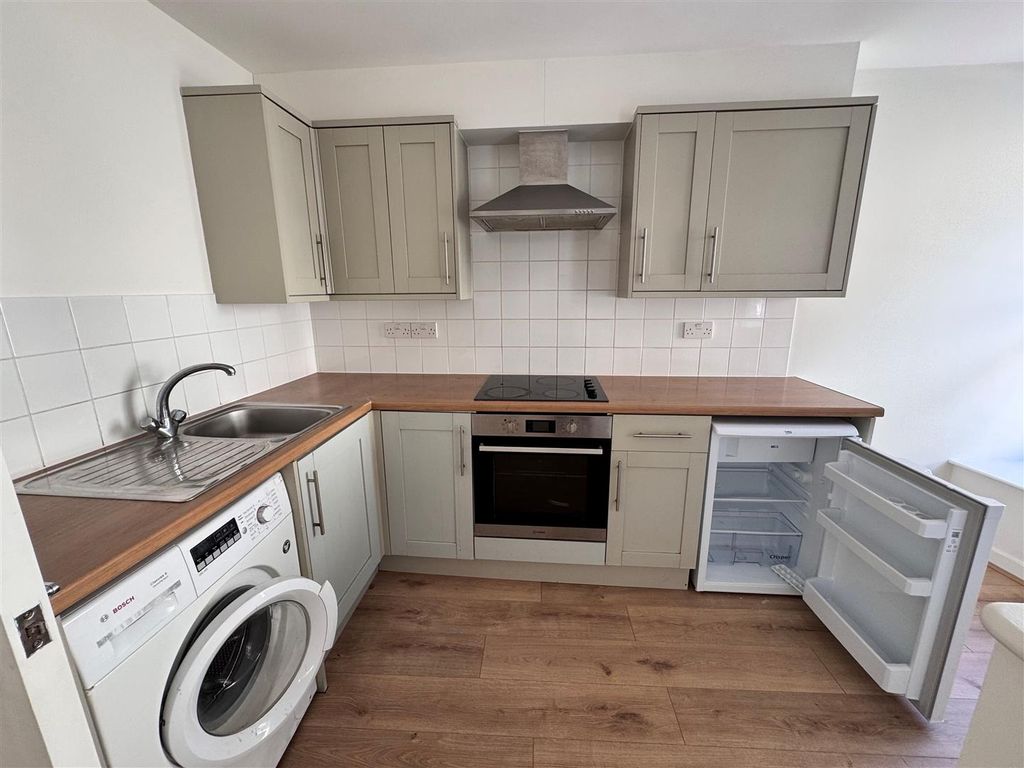 Property photo 2 of 5 Flat 2 Kitchen.Jpg