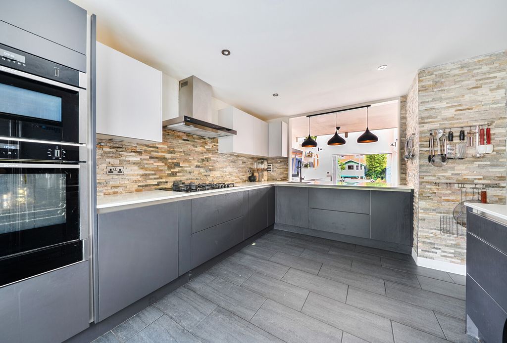 Property photo 3 of 22 1477705-14-6A2Fc8...