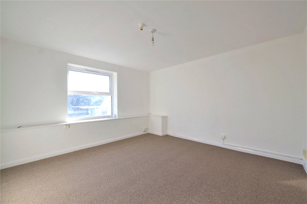 Property photo 2 of 9 Livingroom