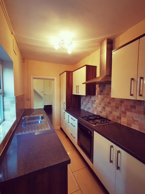 Property photo 3 of 9 Kitchen