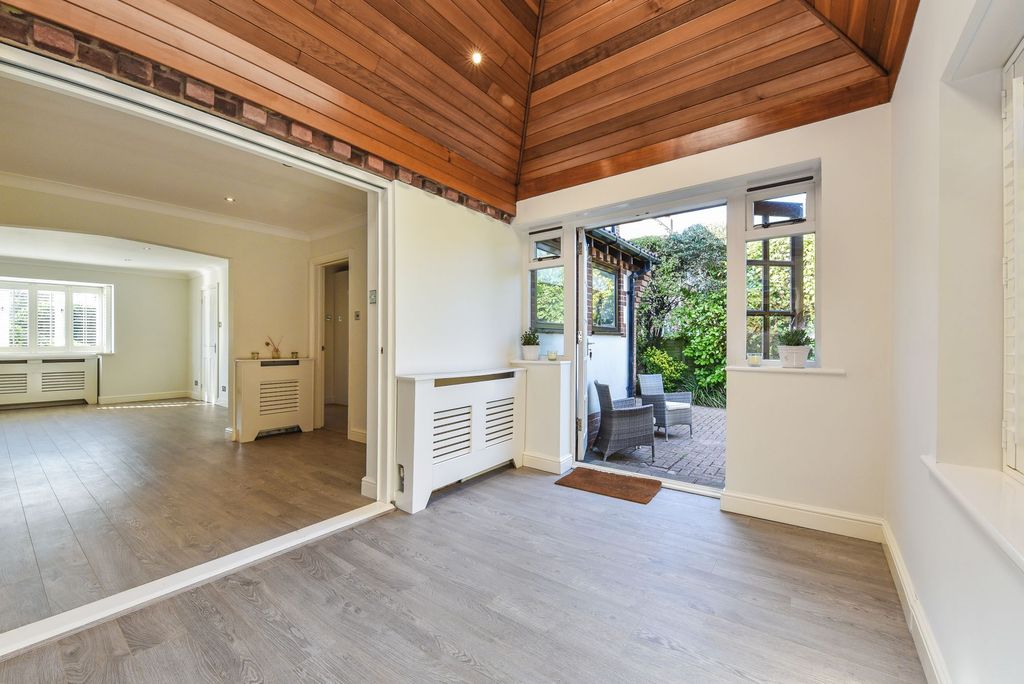 Property photo 3 of 32