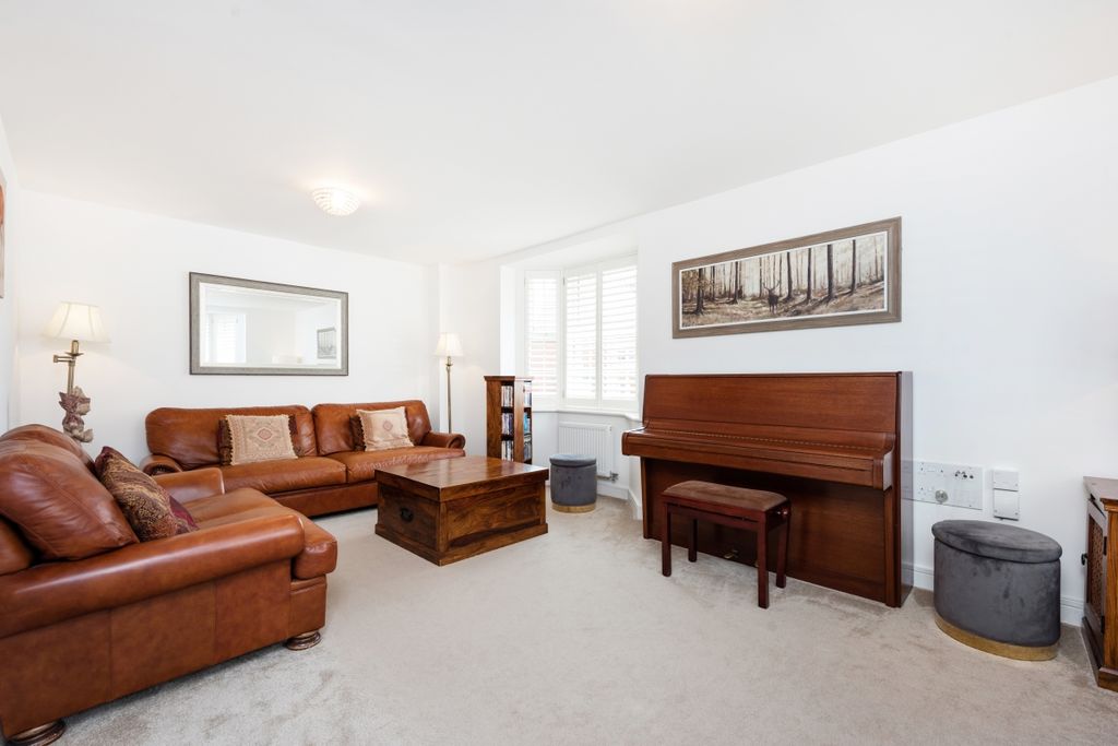 Property photo 3 of 8 3