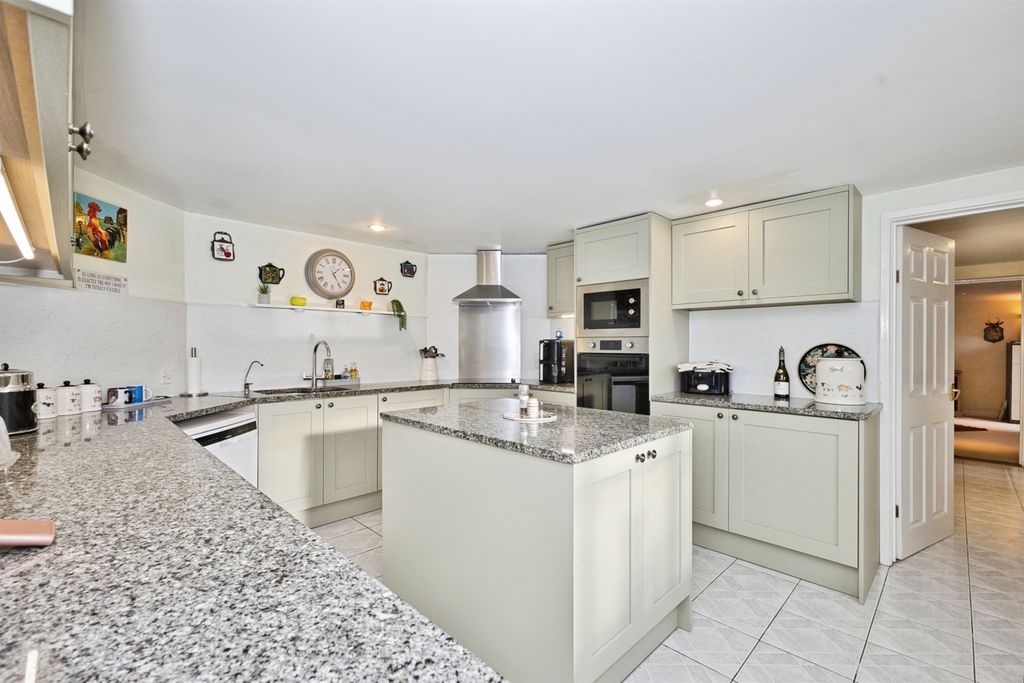 Property photo 3 of 24