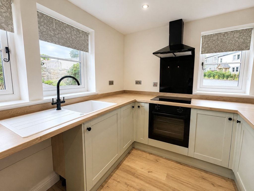 Property photo 3 of 16 Kitchen