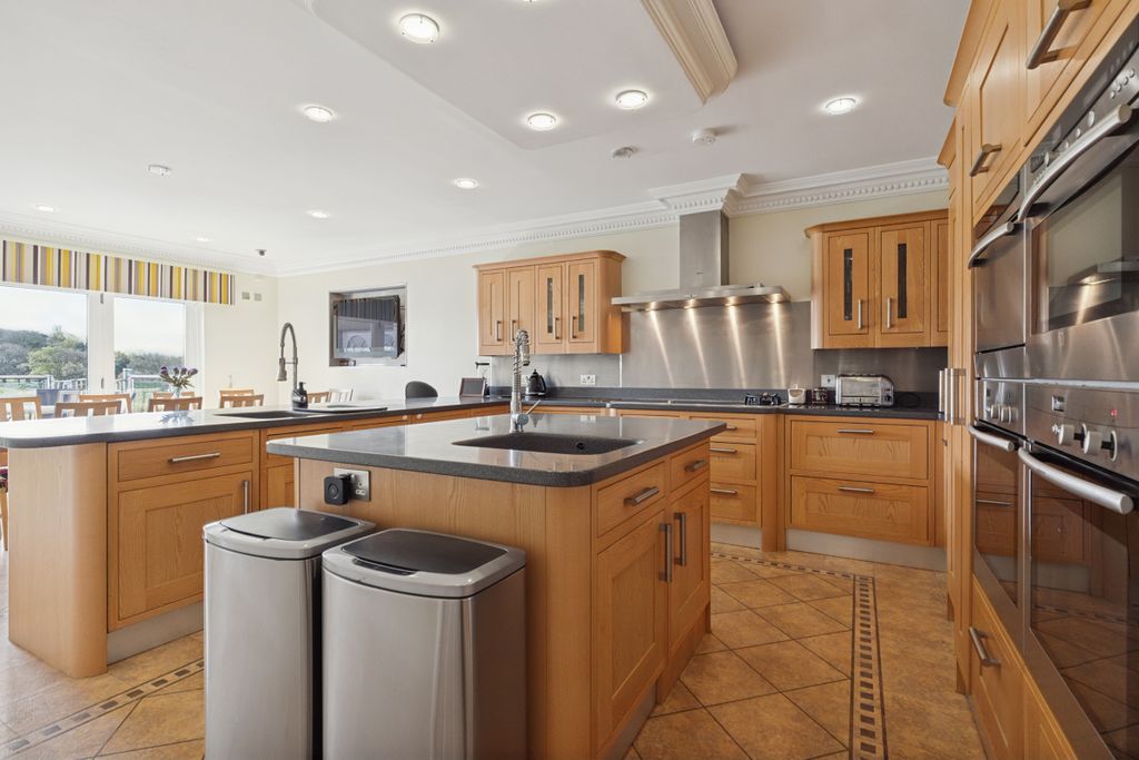 Property photo 3 of 51